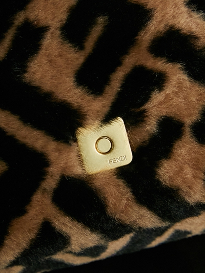 フェンディバッグ角部分ディテール